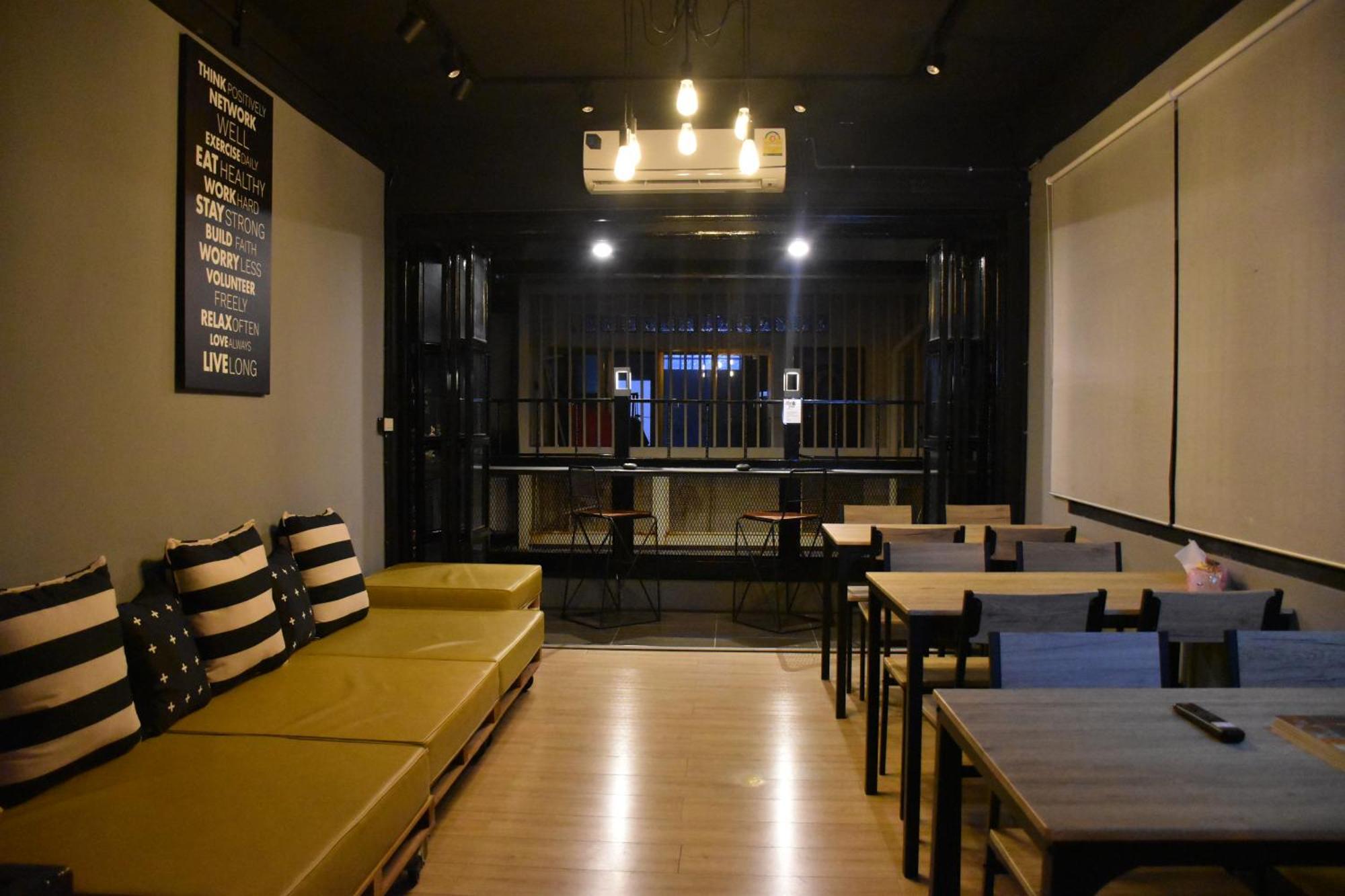 Stay At Pan Hostel Bangkok Esterno foto
